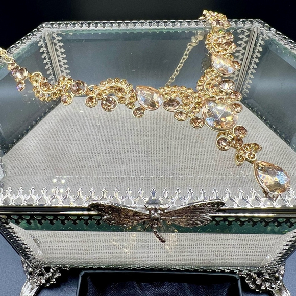 NIB Radiant Gold & Zircon Teardrop Necklace & Earring Jewelry Set - Picture 11 of 14